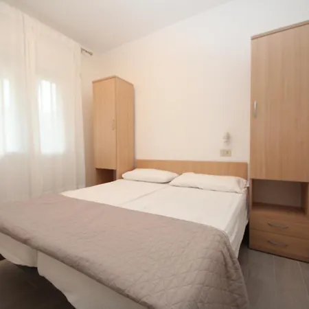 Debby 02 Casa vacanze